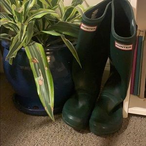 Hunter lightweight green rain boots